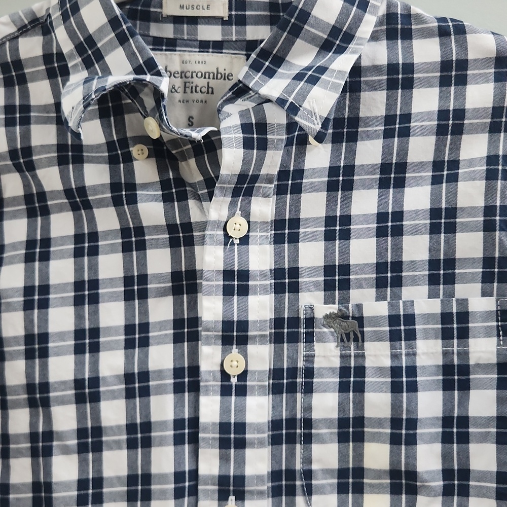 Abercrombie & Fitch White and Navy Plaid Button-Down Shirt - Picture 3 of 4